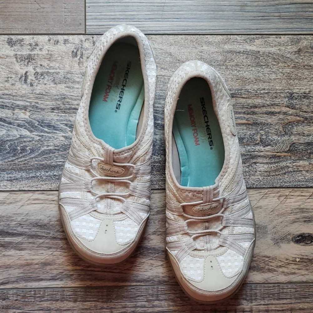 NWOT Skechers Relaxed Fit Memory Foam Slip-ons